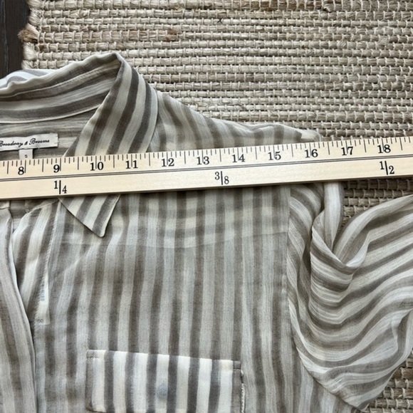 Madewell Button Down, Neutral Sheer Shirt with Chest Pockets - Picture 9 of 15